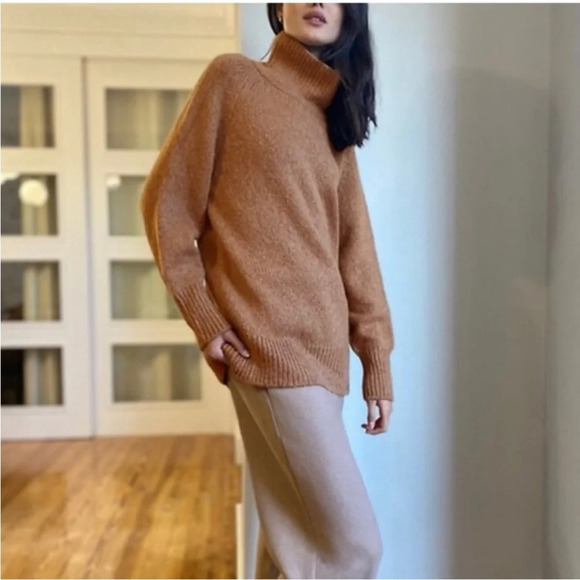 The Group by Babaton Aritizia
Day Off Turtleneck in Camel Size Small 100% Alpaca - Picture 3 of 15